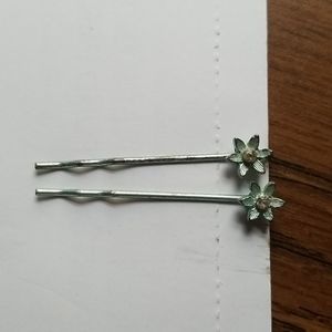 FREE w purchase | Baby blue flower barrettes